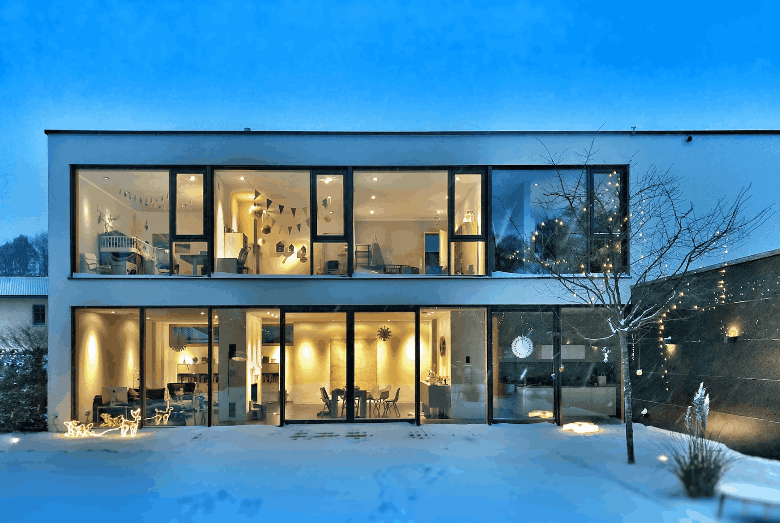 Maison résidentielle avec fenêtres impeccablement propres